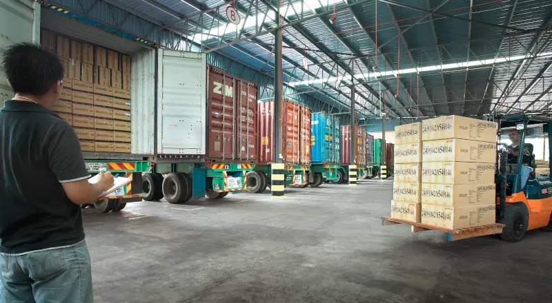 HINLIM international cargo shipping bay with freight containers for worldwide wholesale furniture export.