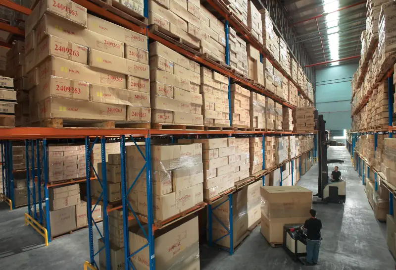 HINLIM international furniture wholesale warehouse facility optimizing bulk ready-stock export inventory.